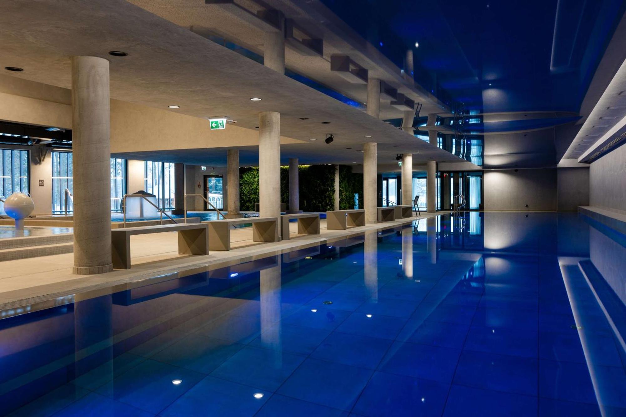 Radisson Blu Resort & Conference Center, Ostroda Mazury Екстериор снимка The pool at the hotel