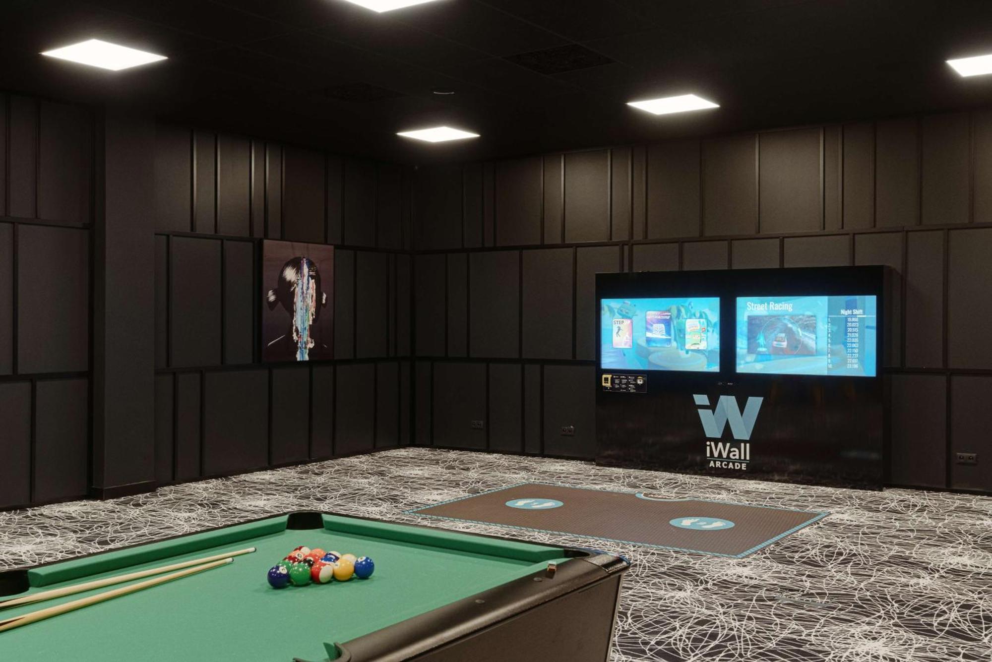 Radisson Blu Resort & Conference Center, Ostroda Mazury Екстериор снимка A pool table with a wall mounted TV