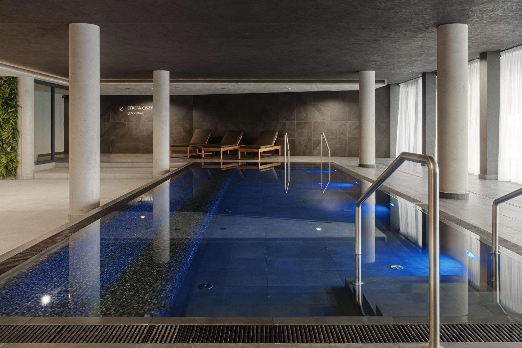Radisson Blu Resort & Conference Center, Ostroda Mazury Екстериор снимка The swimming pool at the hotel